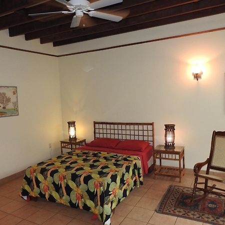 Playa Negra Guesthouse Кахуита Екстериор снимка