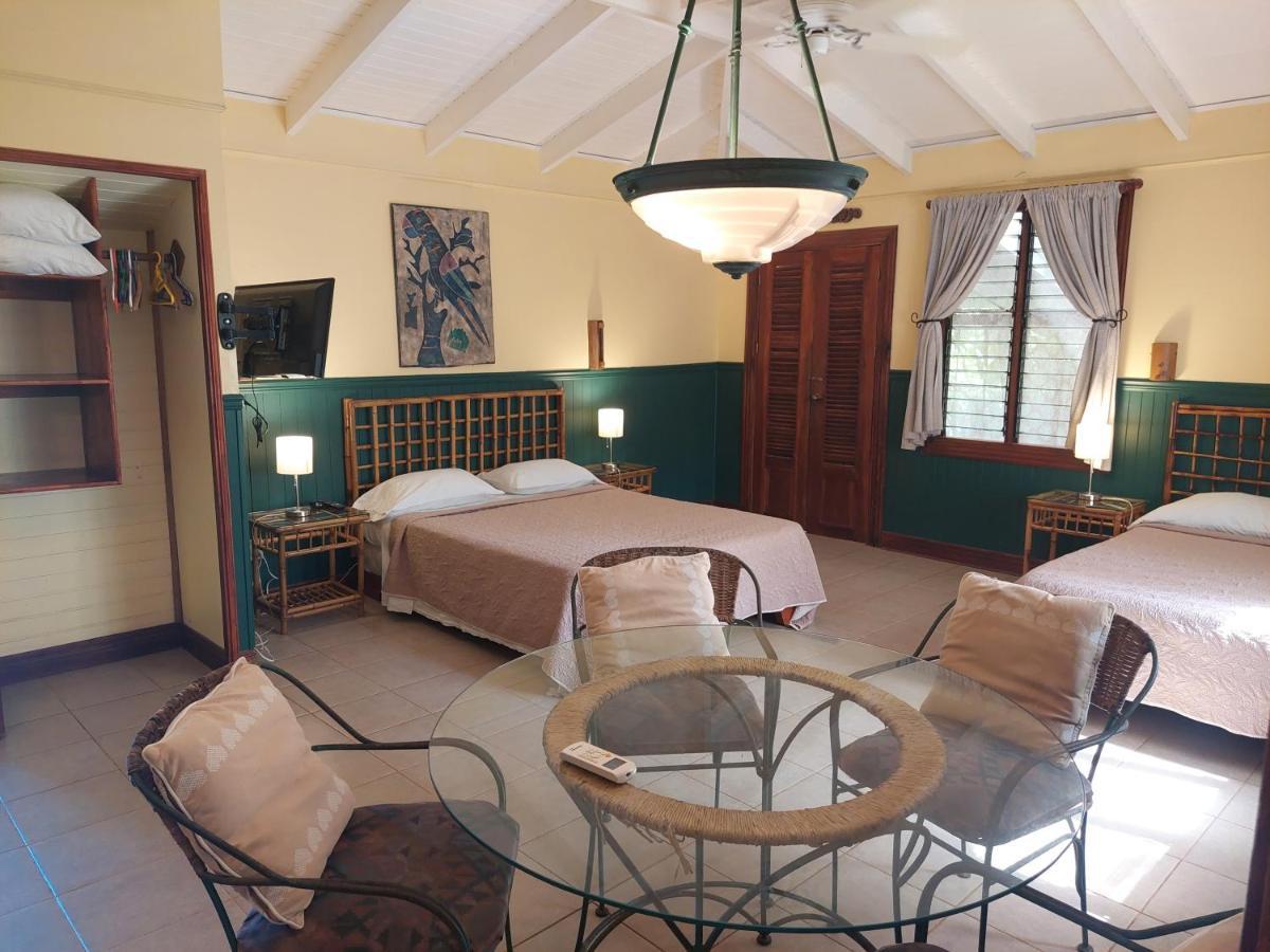 Playa Negra Guesthouse Кахуита Екстериор снимка