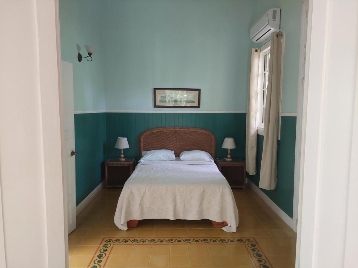 Playa Negra Guesthouse Кахуита Екстериор снимка