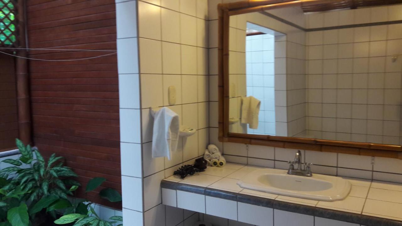 Playa Negra Guesthouse Кахуита Екстериор снимка