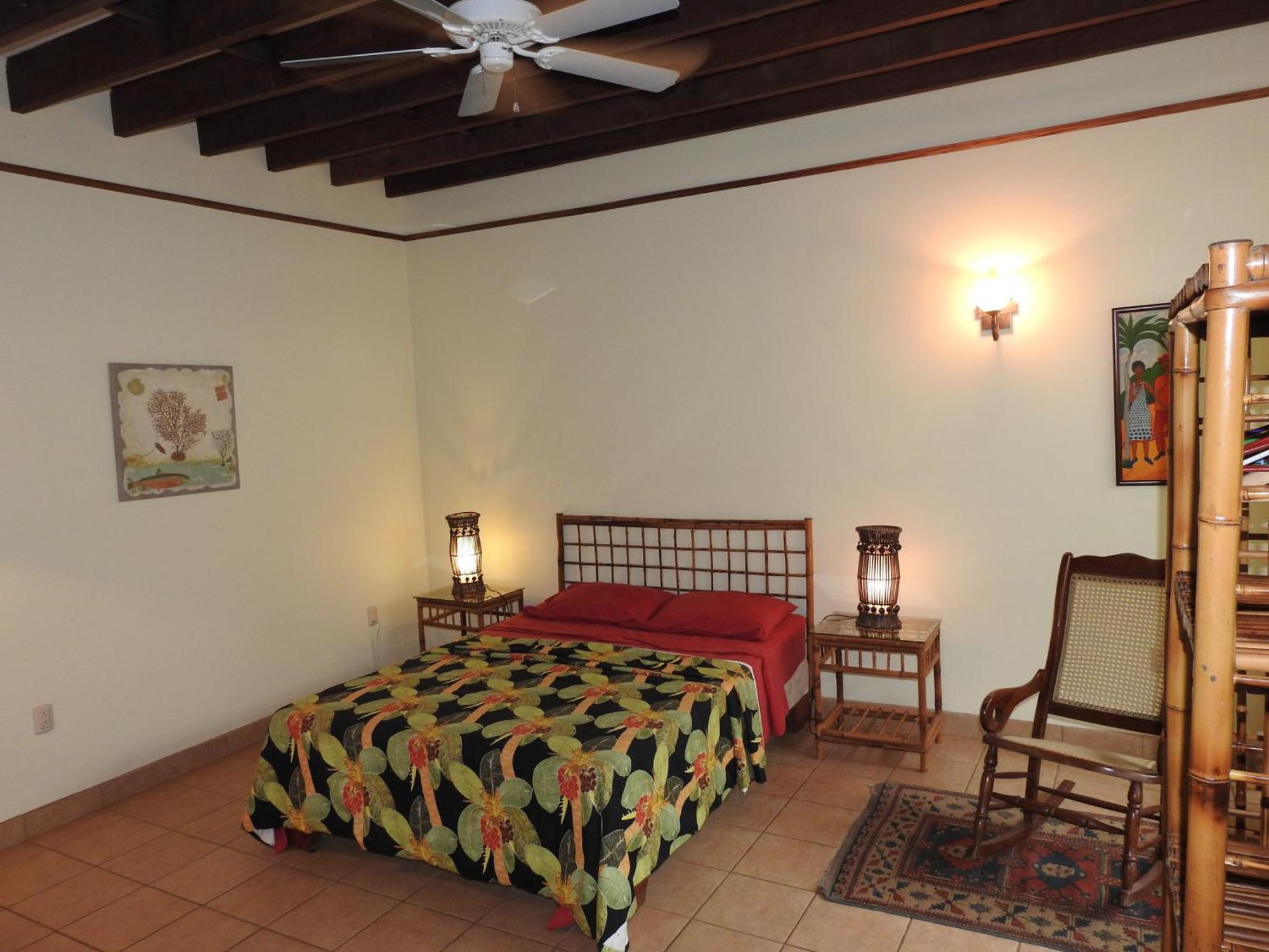 Playa Negra Guesthouse Кахуита Екстериор снимка