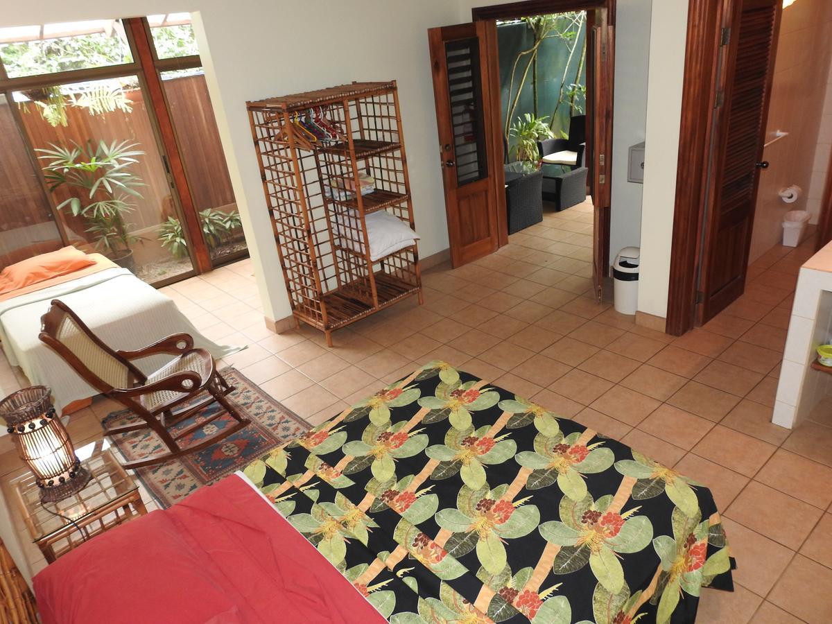 Playa Negra Guesthouse Кахуита Екстериор снимка