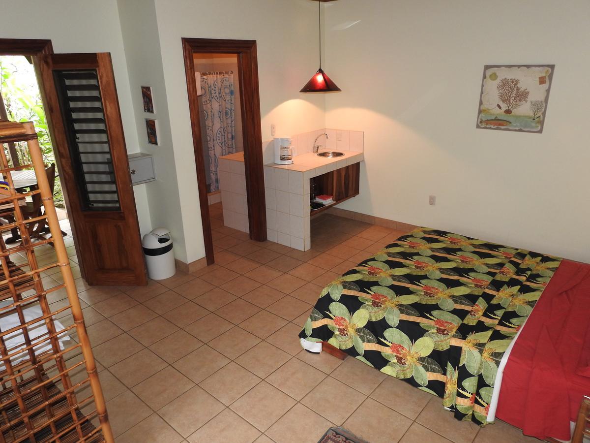 Playa Negra Guesthouse Кахуита Екстериор снимка