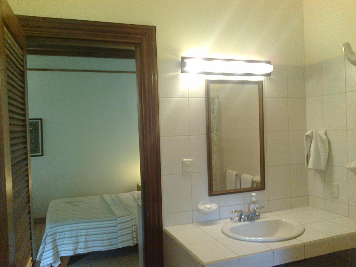 Playa Negra Guesthouse Кахуита Екстериор снимка