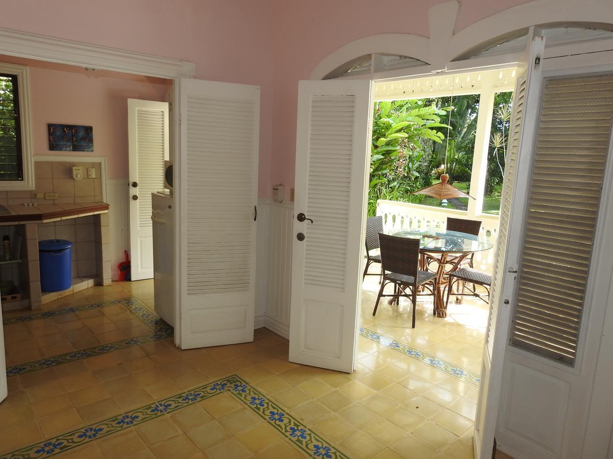 Playa Negra Guesthouse Кахуита Екстериор снимка