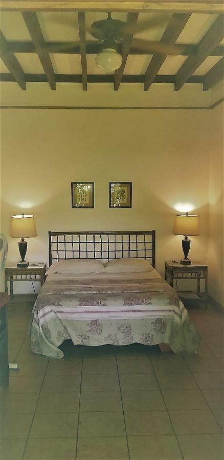 Playa Negra Guesthouse Кахуита Екстериор снимка