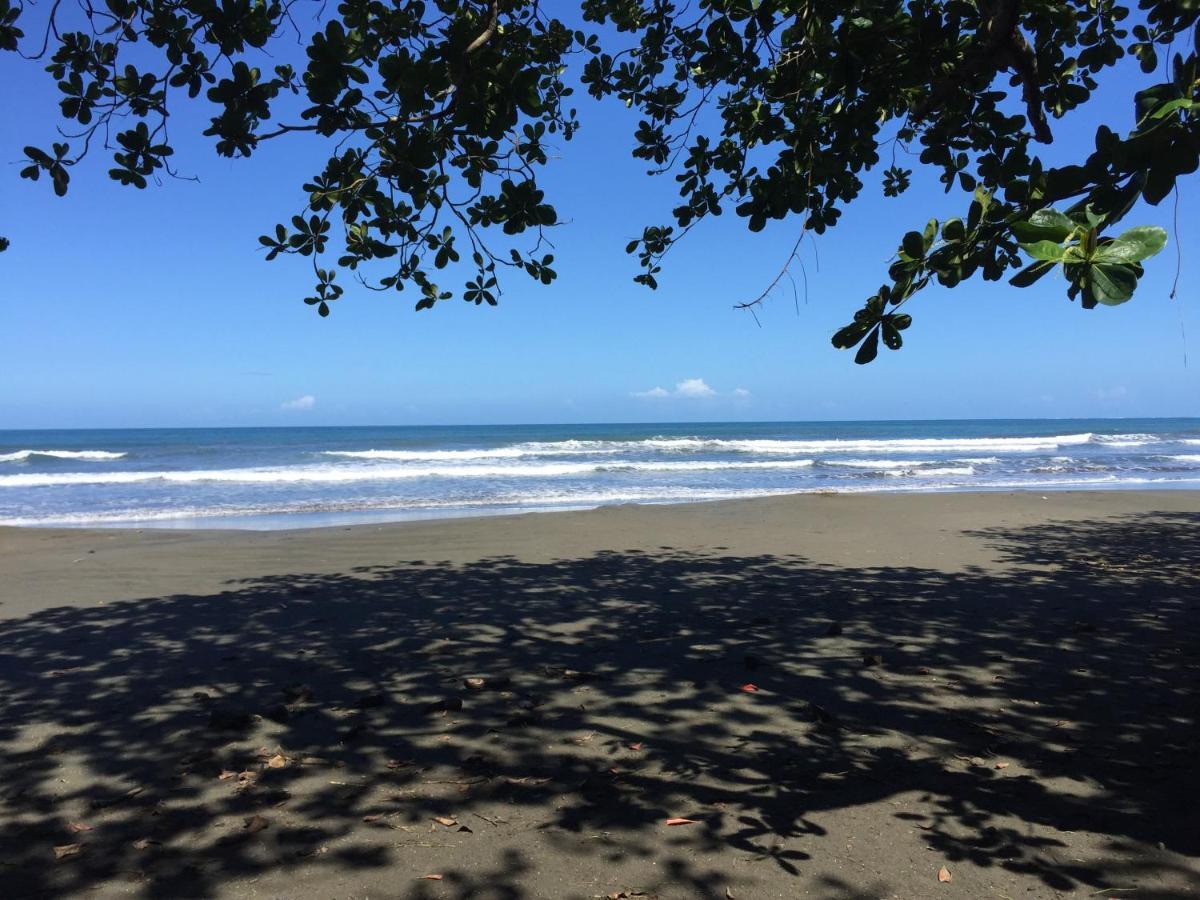Playa Negra Guesthouse Кахуита Екстериор снимка